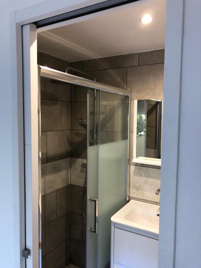 Chambre Avec Salle D'Eau Privee Dans Appartement Partage 200 M Du Tram Montpellier Rum bild